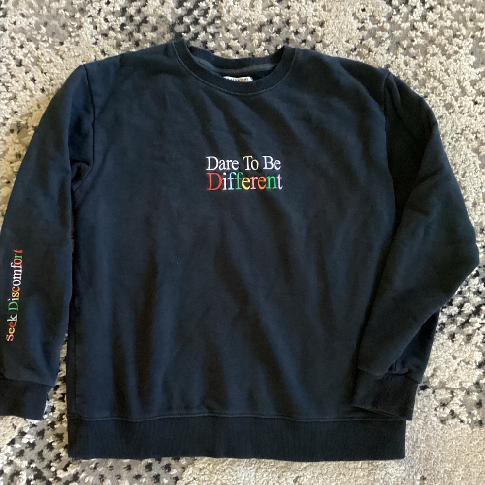 Seek Discomfort crew neck sweatshirt-SZ M
PIT TO PIT 21”
Length 24”
